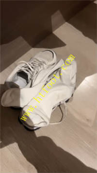 crvch5w43sz.jpg