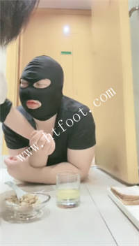 mzat3aqdyb1.jpg