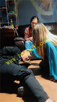 02yt4sffwxt.jpg