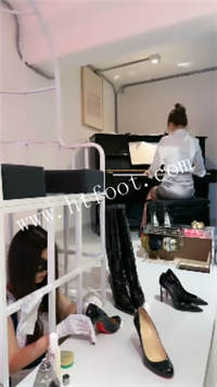 f11lg42pn1b.jpg