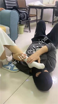 r2v544kyhpk.jpg