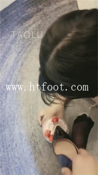 dhf5aweabb4.jpg