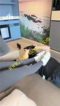 l4urib4rbft.jpg