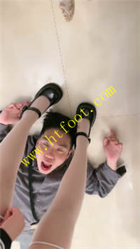 at223g4xiv4.jpg