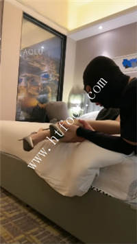 fln4bo2apgs.jpg