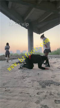 r12fiqnn54j.jpg