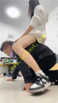 pee3e4wbpl0.jpg
