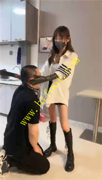 dhx51uoffka.jpg