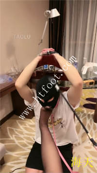 de1le0lq4lz.jpg