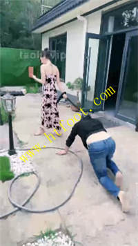 ail04dum0y2.jpg