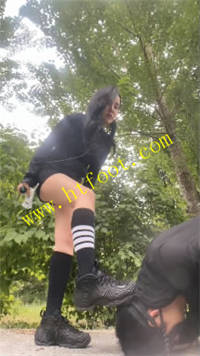 yfeq0bmy020.jpg
