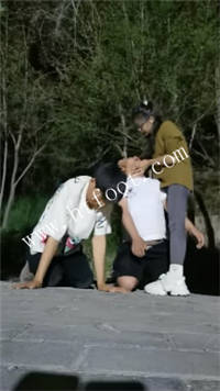 ar4a1ks3yde.jpg