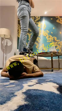hc0zwe32brq.jpg