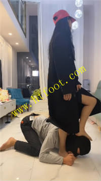 yfkflx1ib45.jpg