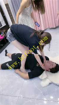 22nht1jufxv.jpg
