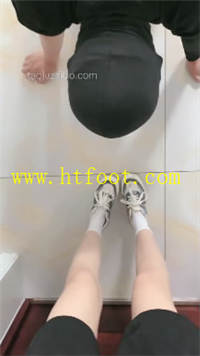t4qs40sgst3.jpg