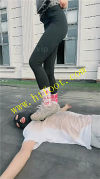 r3hvizaud3f.jpg