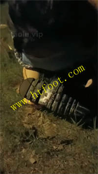 hoof40b0y04.jpg