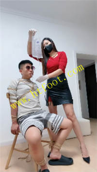4j0jypsimmw.jpg