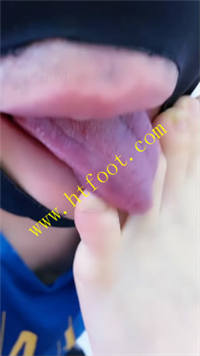 lm2aout2c4w.jpg