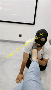 tiflf5xxklo.jpg