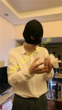 1becmq44vgo.jpg