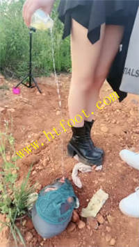 eoklgfx4gsi.jpg