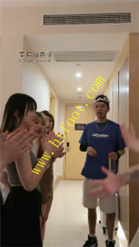 04zig0vrsm0.jpg