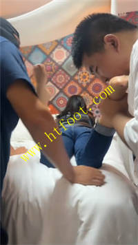 hebuq0rugca.jpg