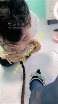 4wugm05ochx.jpg