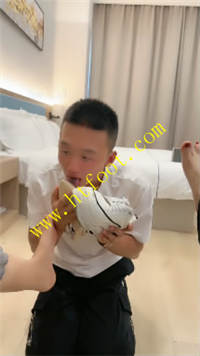 vxi00hrbek3.jpg