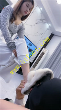 vwmnhcuqar4.jpg