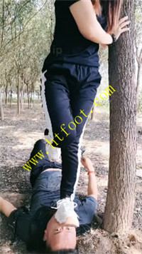 4lcjslnh5x1.jpg
