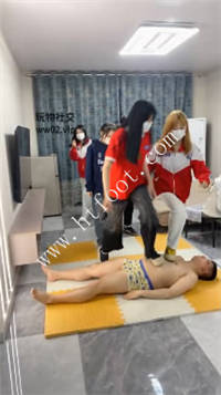 4tbhwwgzova.jpg