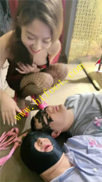 gf5ahndmnuu.jpg