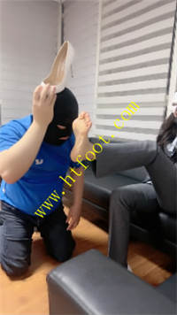 h0dy45tq331.jpg