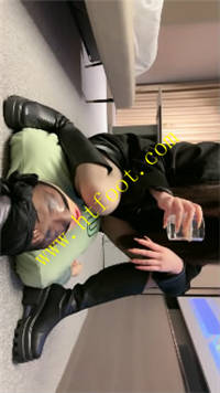n12y3uw05ix.jpg