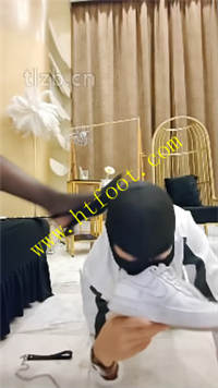 v2p4y31fgun.jpg