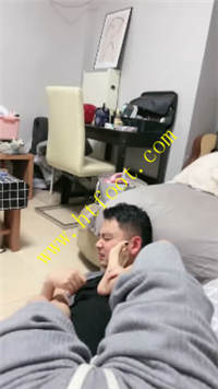 0wm21j51rn2.jpg