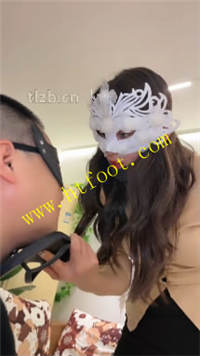 vvw05huegak.jpg