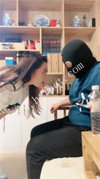 3iitjf4kgsr.jpg