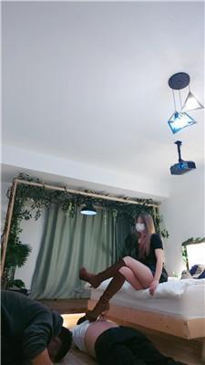 qqt04uv1i5r.jpg