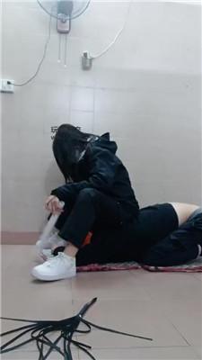kjgzzn5x1v5.jpg