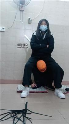4dgl3302yuy.jpg