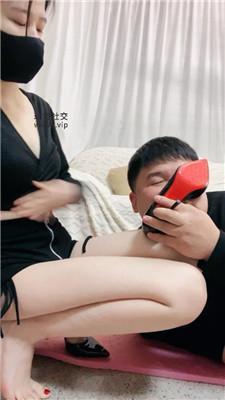 qjdtay2vi10.jpg