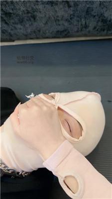 czdity0cdw4.jpg