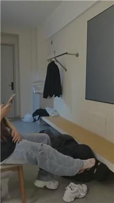 p2dhwk0ps2y.jpg