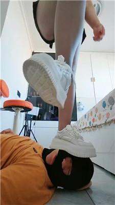 eodtuxe5cq5.jpg