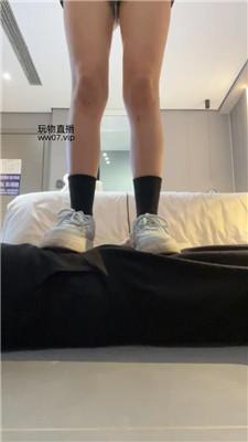 qhjylcfn32x.jpg