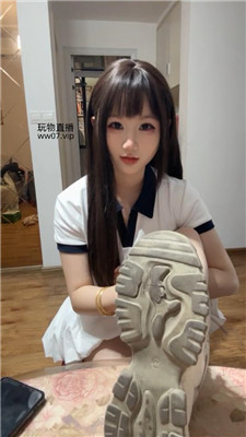 nuga1jyccr4.jpg